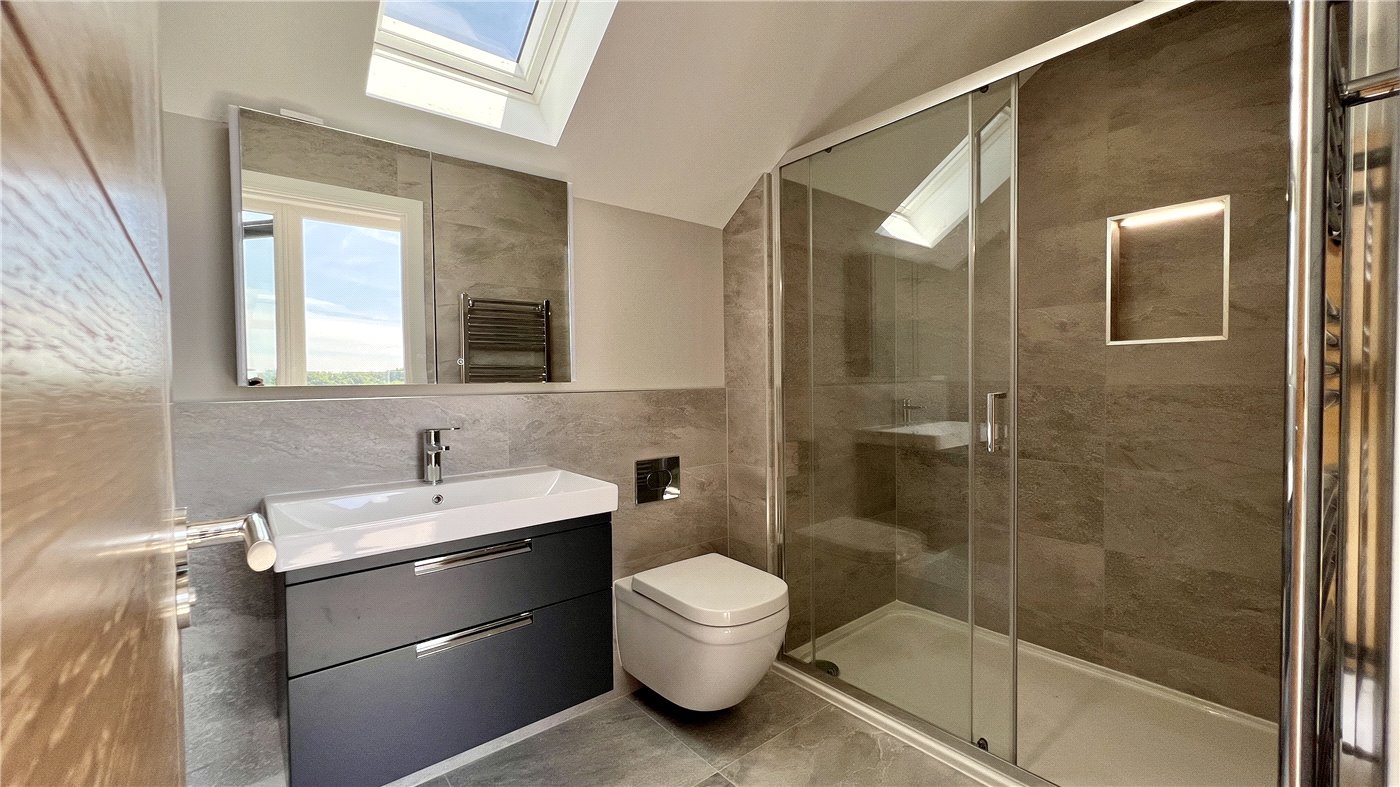 Main En-Suite